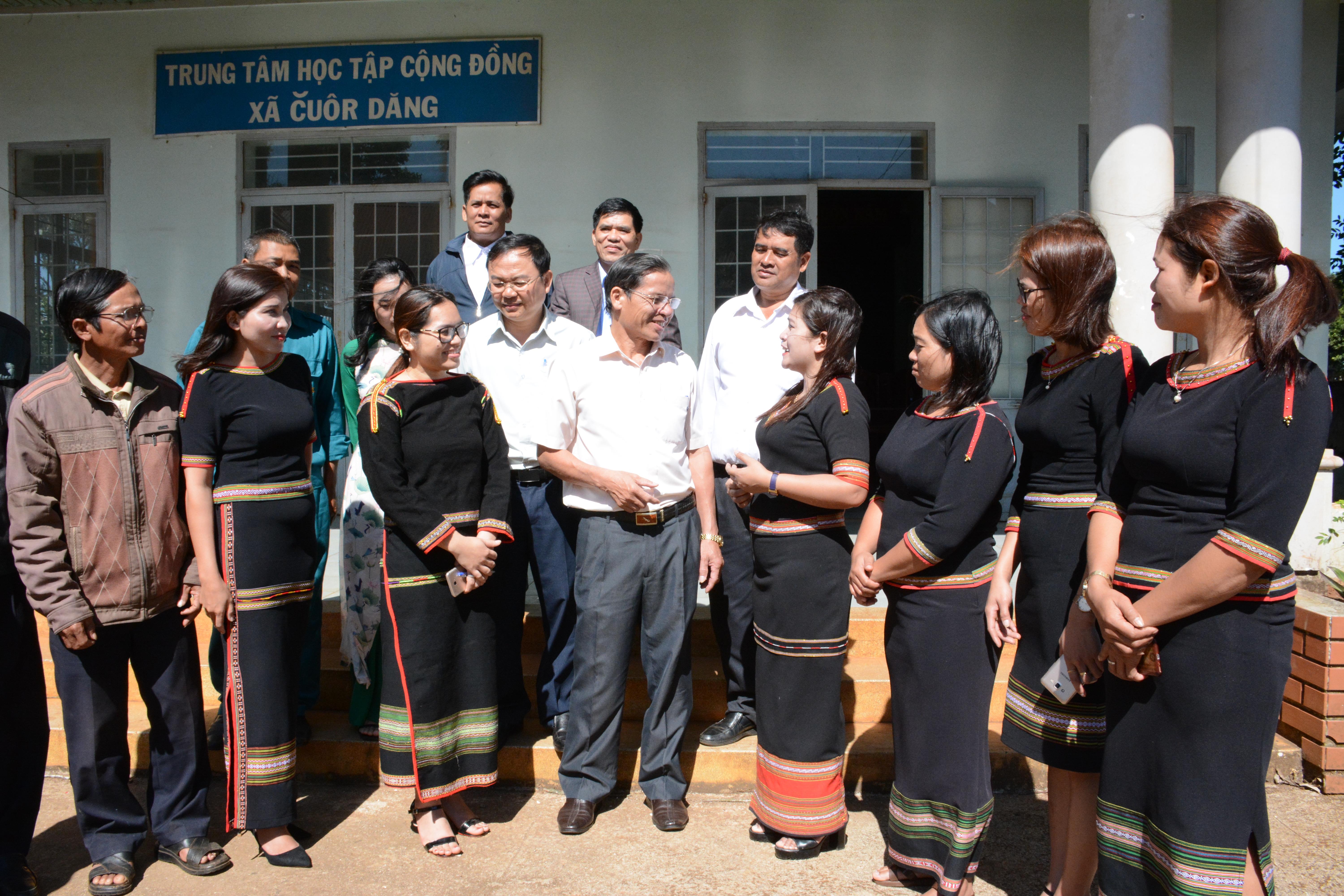 Phát huy vai trò người có uy tín vùng đồng bào dân tộc thiểu số