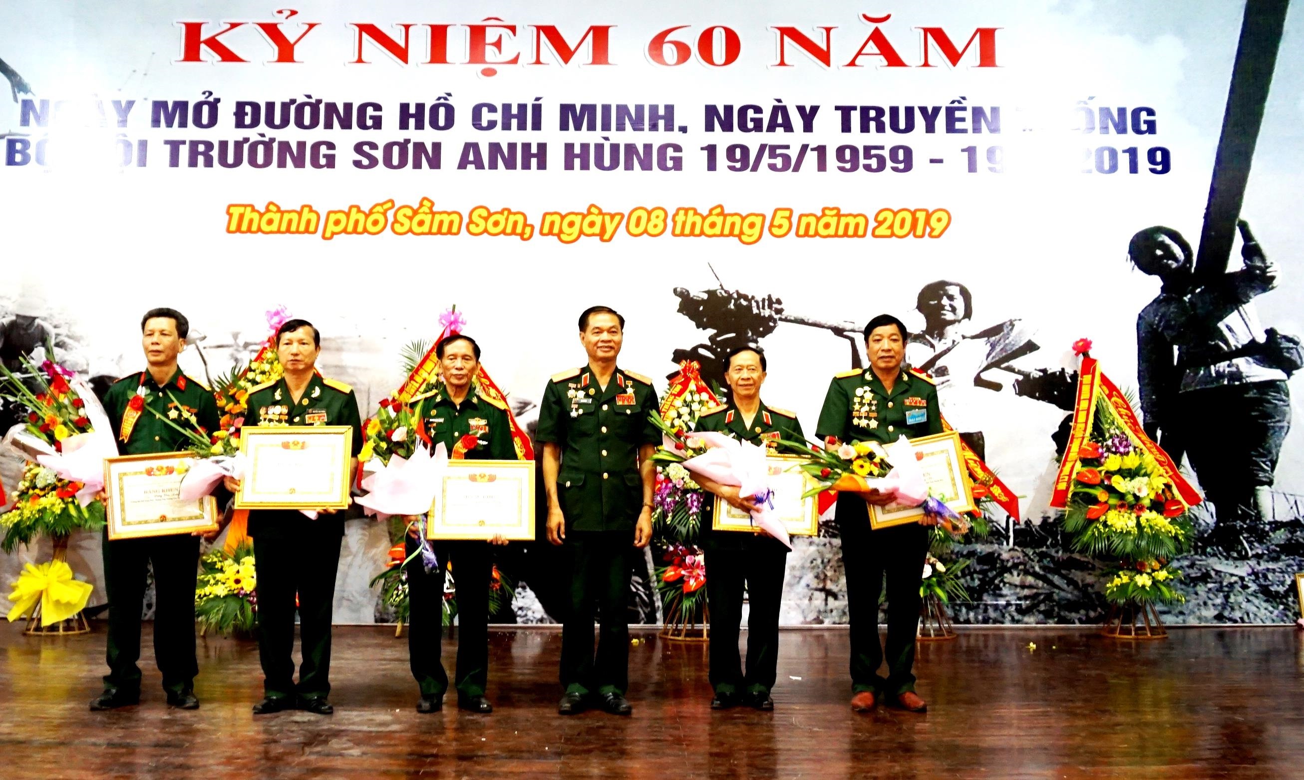 Ông Nở… nở nghĩa nở tình 
