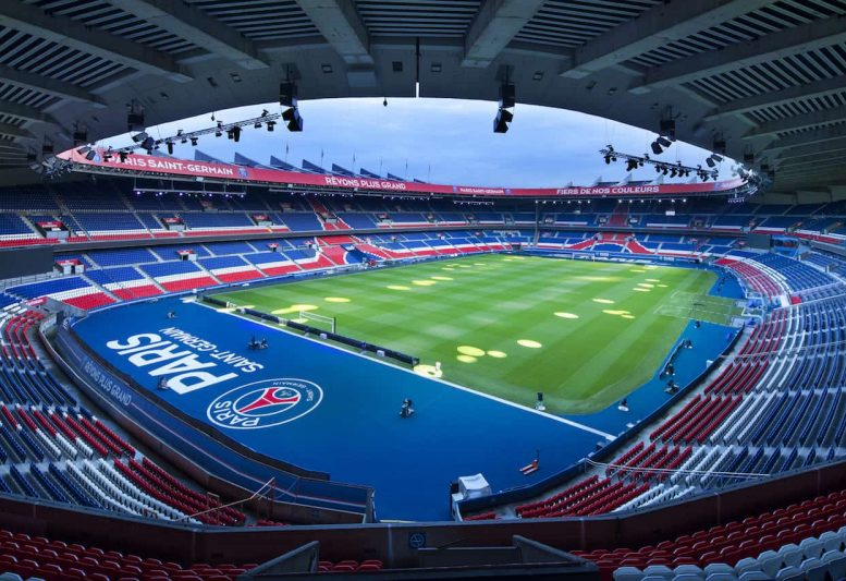 Hai trận Champions League đá trên sân không khán giả vì Covid-19