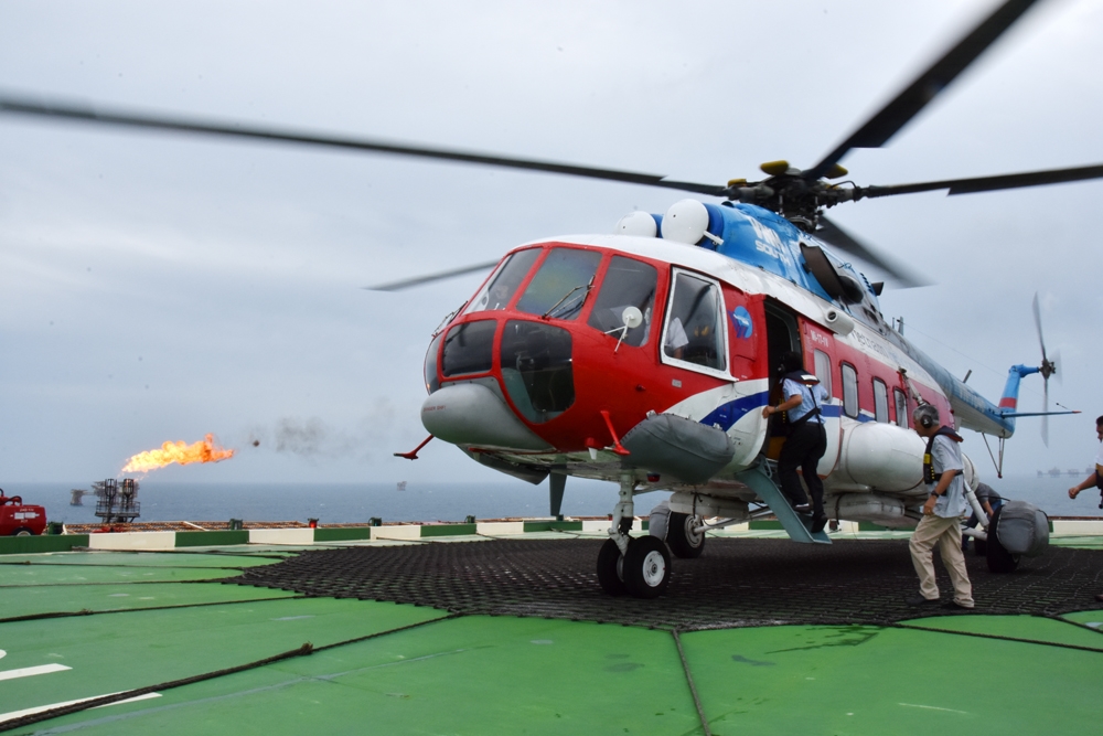 Máy bay trực thăng hệ Mi của công ty bay phục vụ thăm dò, khai thác dầu khí.