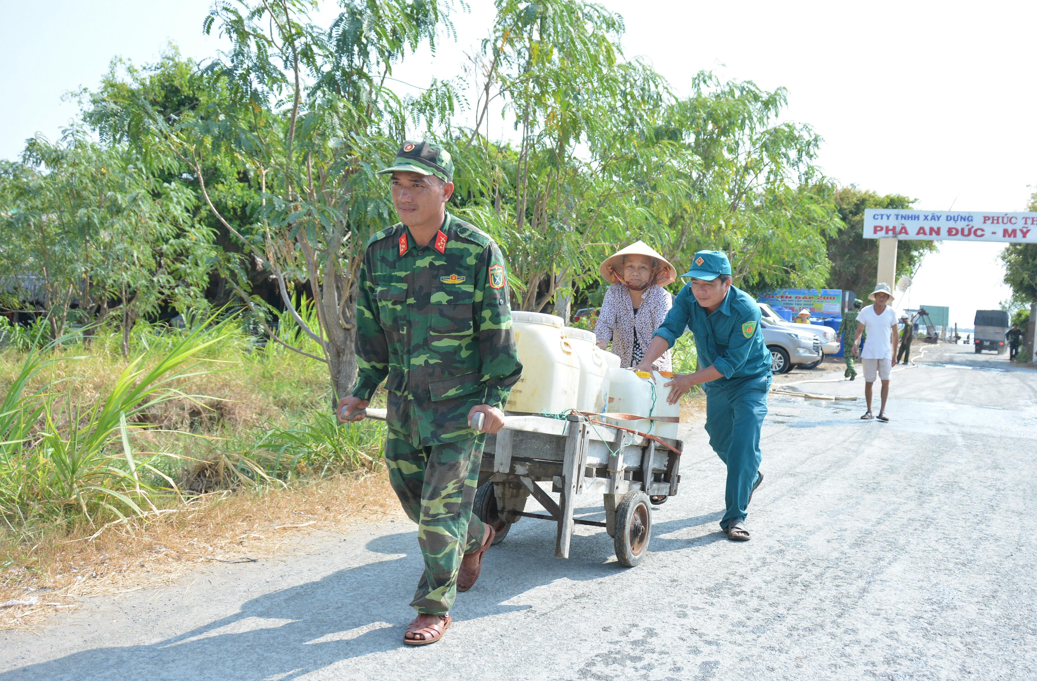 Giọt nước ngọt đậm tình quân dân