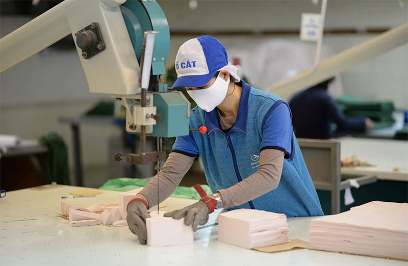 Vinatex đẩy mạnh sản xuất, nỗ lực đưa 13 triệu chiếc khẩu trang ra thị trường trong tháng 3


