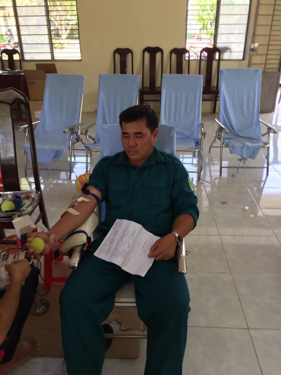 Giỏi chuyên môn, tích cực tham gia hoạt động nhân đạo