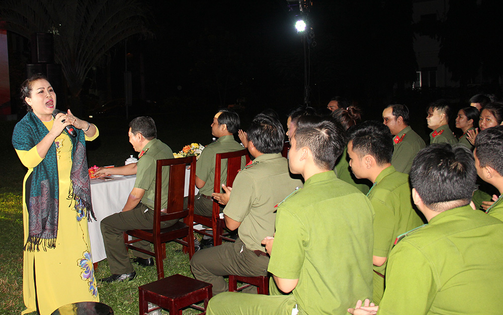 Nữ nghệ sĩ tâm huyết với nhạc cách mạng, trách nhiệm với cộng đồng