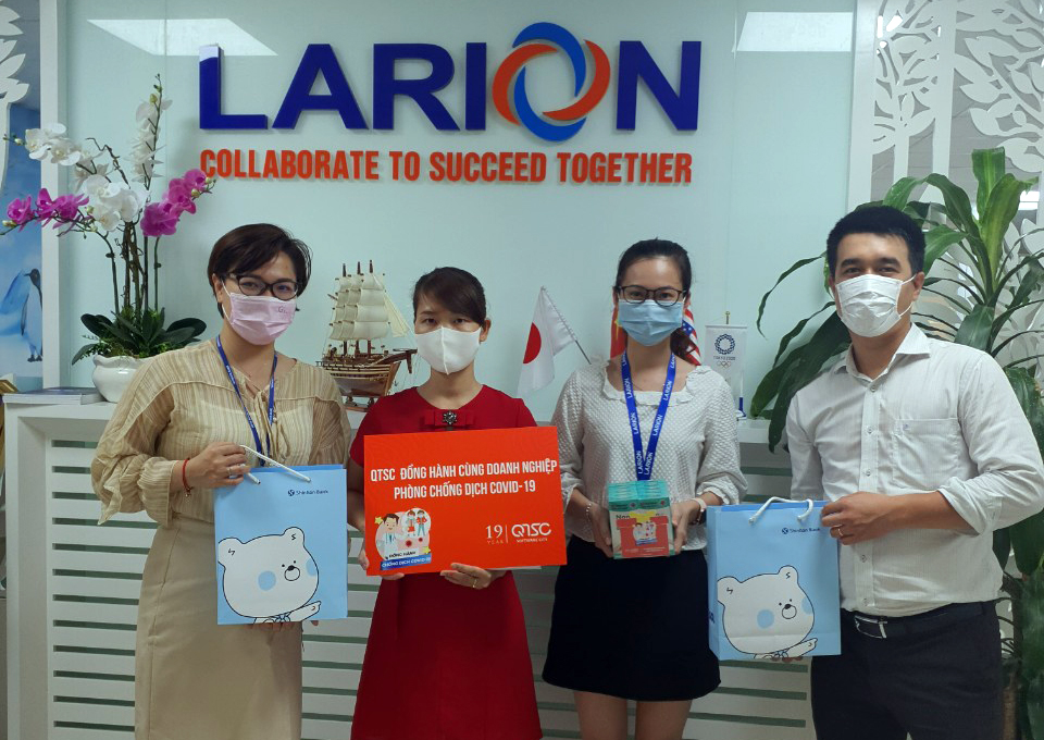 Tặng 2.500 chai nước rửa tay sát khuẩn cho doanh nghiệp trong Công viên phần mềm Quang Trung