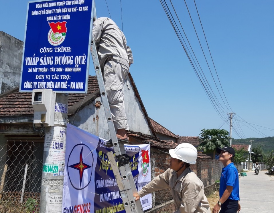 Thanh niên hướng về biên giới, biển đảo