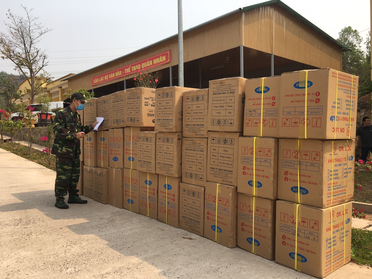Tạm giữ 95.000 khẩu trang không rõ nguồn gốc

