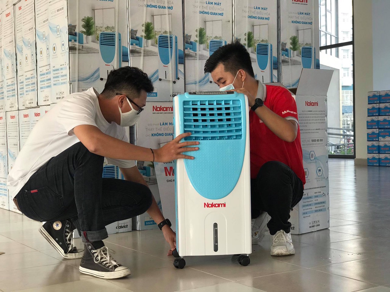 Trao 500 máy làm mát tặng khu cách ly ký túc xá Đại học Quốc gia TP Hồ Chí Minh