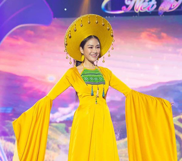 Ca sĩ Tuyết Nga hát dân ca quan họ trong MV “Bèo dạt mây trôi”