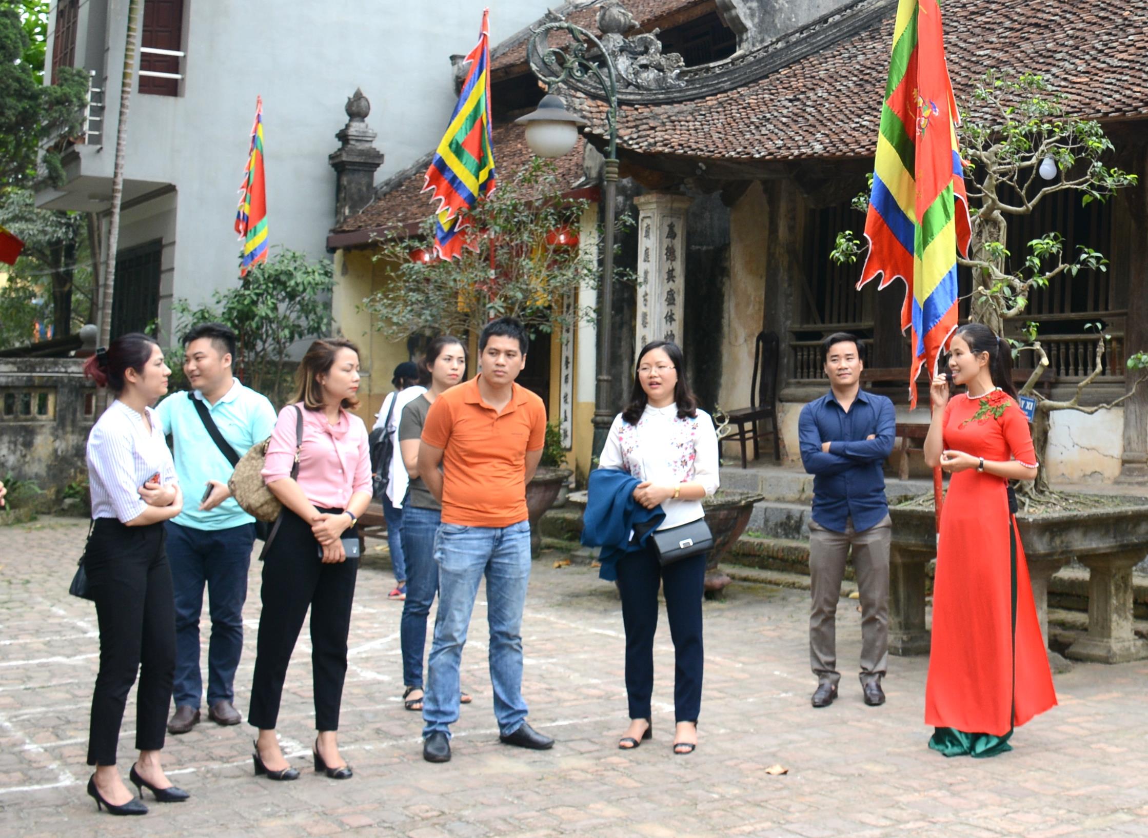 Bài 3: Thiếu đường ray, “con tàu du lịch” chưa thể tăng tốc