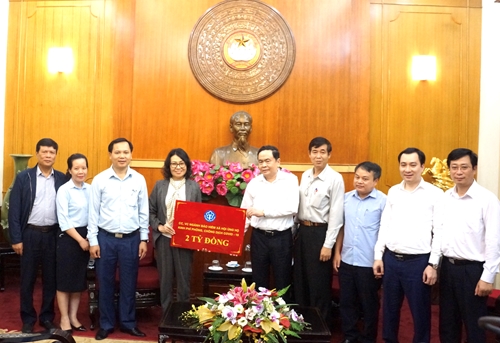BHXH Việt Nam trao 2 tỷ đồng ủng hộ phòng, chống dịch Covid-19