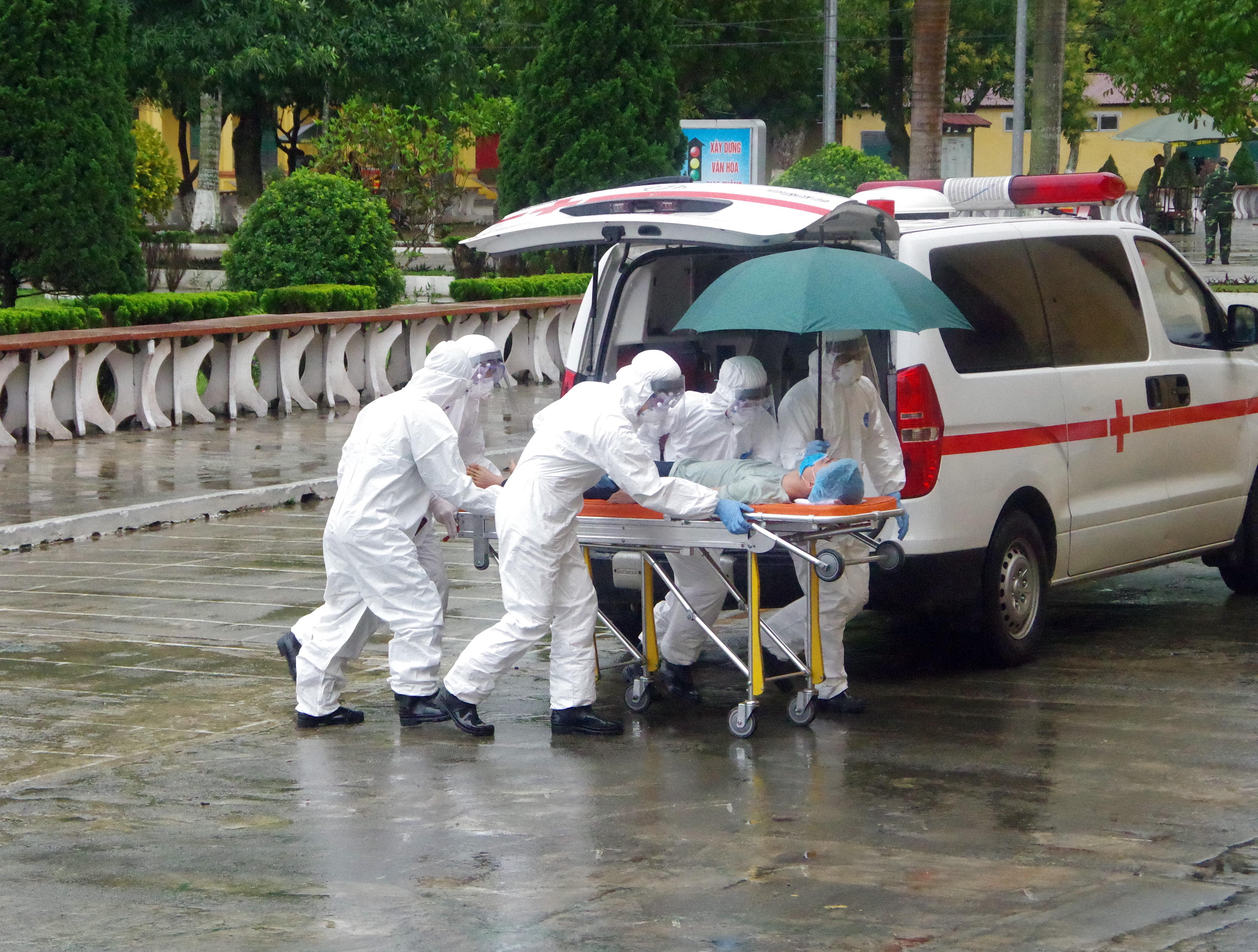 Sẵn sàng vận hành bệnh viện dã chiến phòng, chống dịch 