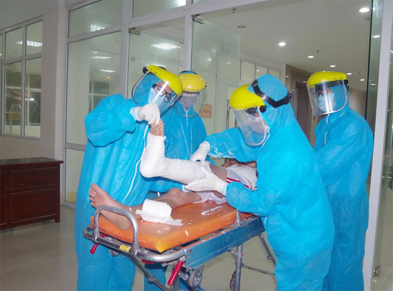 Bộ CHQS tỉnh Thừa Thiên-Huế tiếp nhận, cách ly công dân về nước


