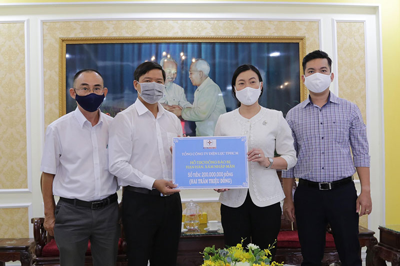 Chung tay phòng chống dịch bệnh Covid-19 và hỗ trợ người dân bị hạn mặn

