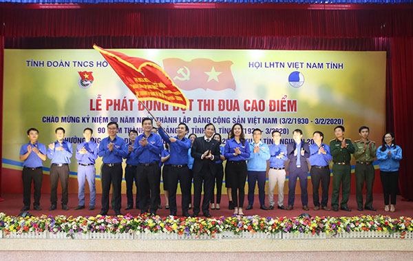 TUỔI TRẺ THAM GIA XÂY DỰNG DỰ THẢO VĂN KIỆN ĐẠI HỘI ĐẢNG

