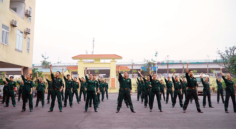 Nghệ sĩ Đoàn Văn công Quân khu 1 làm clip kêu gọi phòng chống Covid-19