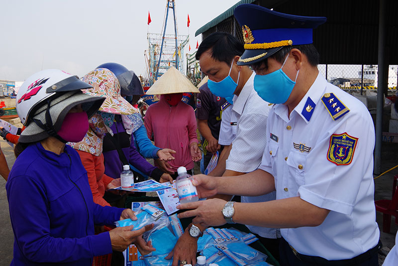 Bộ tư lệnh Vùng Cảnh sát biển 2 tuyên truyền phòng, chống  dịch bệnh Covid - 19 tại Quảng Trị

