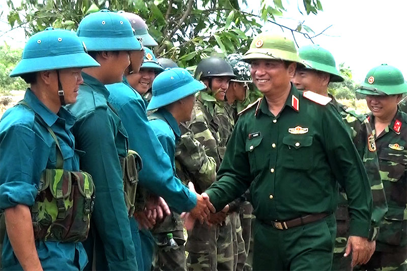 Xây dựng lực lượng Dân quân tự vệ vững mạnh, rộng khắp ở Quân khu 4

