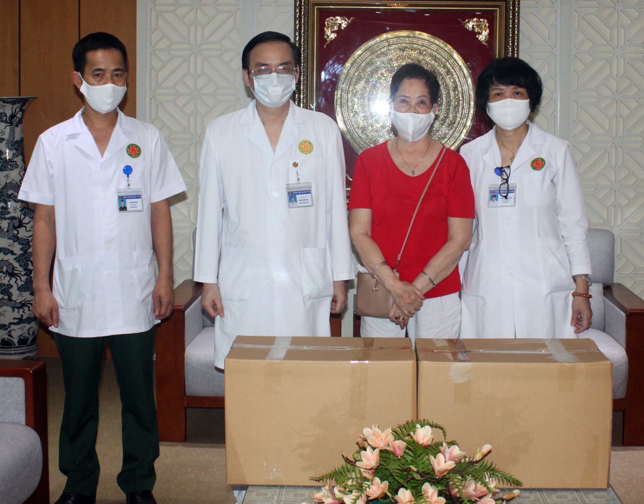 Bệnh viện Quân y 354 đón nhận trang bị bảo hộ chống dịch Covid-19