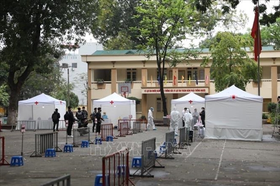 Hà Nội triển khai các chốt xét nghiệm nhanh Covid-19, có kết quả sau 10 phút