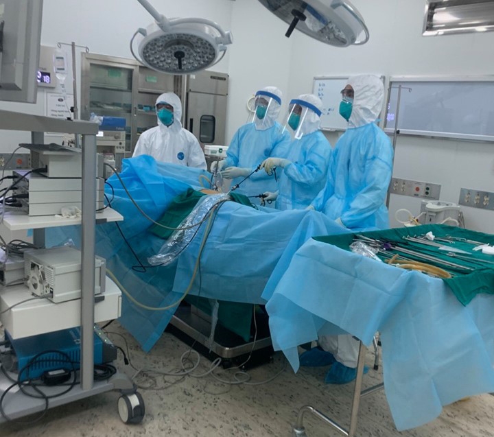 Bệnh viện Bệnh Nhiệt đới Trung ương mổ cấp cứu bệnh nhân tại khu cách ly bị viêm ruột thừa 