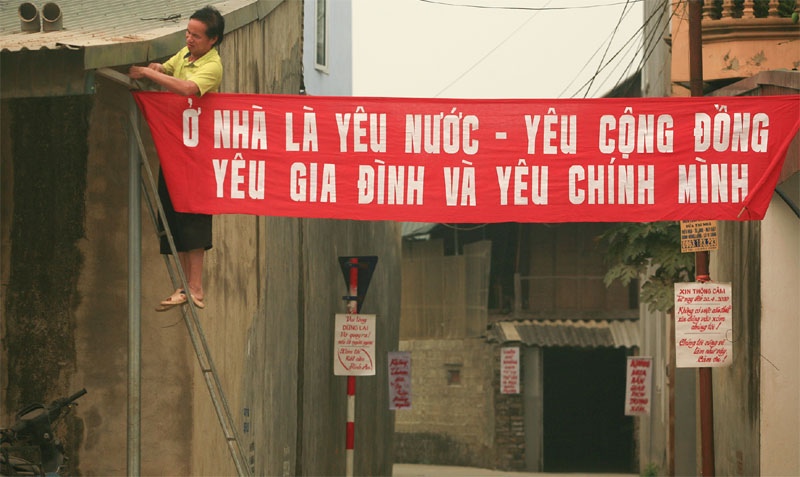 Người viết khẩu hiệu tuyên truyền phòng, chống dịch Covid-19 ở Điện Biên