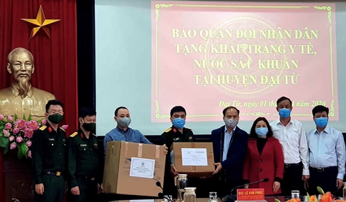 Báo Quân đội nhân dân trao thiết bị y tế ủng hộ nhân dân huyện Đại Từ phòng, chống dịch Covid-19