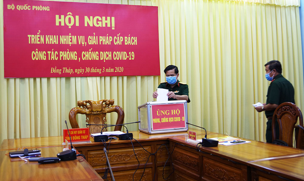 Bộ CHQS tỉnh Đồng Tháp quyên góp ủng hộ phòng chống dịch Covid-19