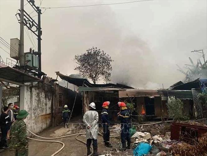 Kịp thời khống chế vụ cháy tại kho phế liệu ở Hà Đông, Hà Nội