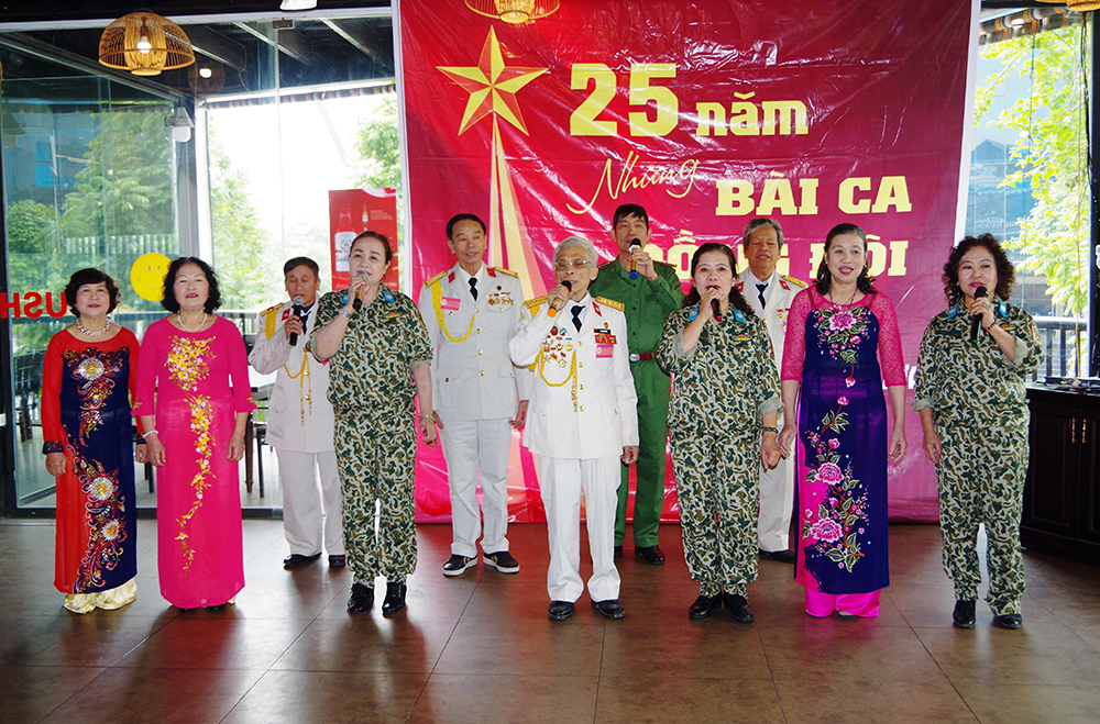 Sâu lắng tiếng hát Hương Xưa 