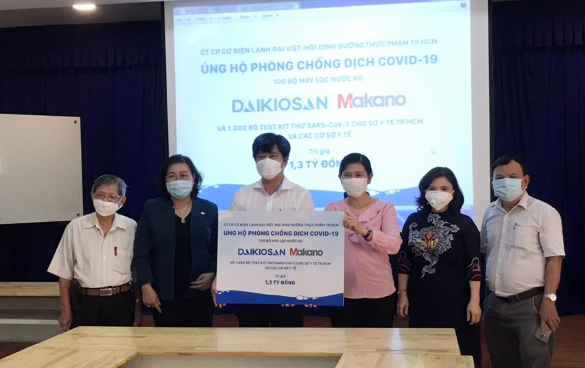 Tặng 100 máy lọc nước và 1.000 bộ kit làm xét nghiệm chống dịch Covid-19 cho ngành Y tế TP Hồ Chí Minh
