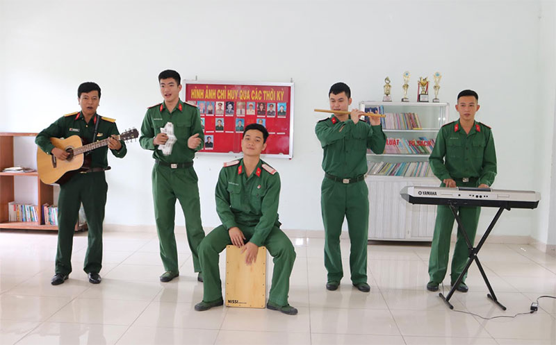 Lính trẻ làm MV ca nhạc, chung tay đẩy lùi đại dịch