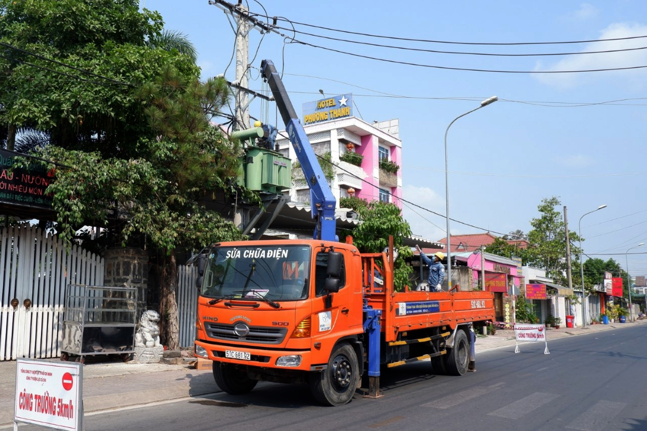 Nỗ lực cung cấp điện, xử lý tình huống kịp thời

