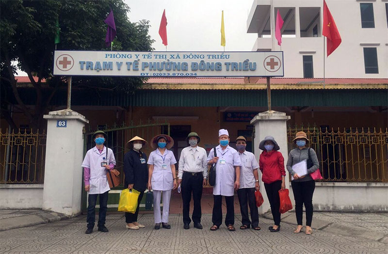 Tuổi cao vẫn xung phong chống dịch

