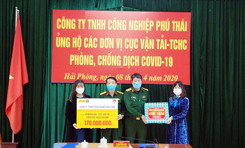Tiếp nhận quà tặng chống dịch Covid-19 của Công ty TNHH Công nghiệp Phú Thái

