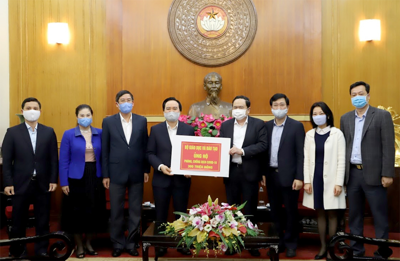 Bộ Giáo dục và Đào tạo ủng hộ 300 triệu đồng phòng, chống Covid-19