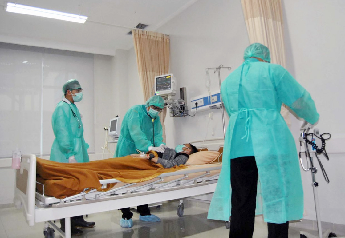 WHO cảnh báo thiếu hụt nhân lực chống virus corona

