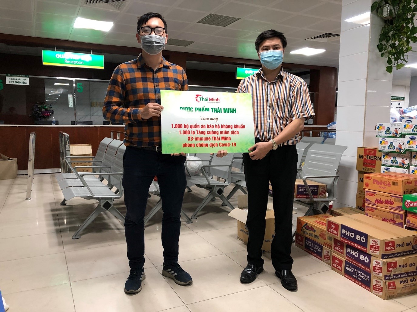 3000 lọ X3-Immune Thái Minh đến tay bác sĩ, chiến sĩ tuyến đầu chống  dịch 

