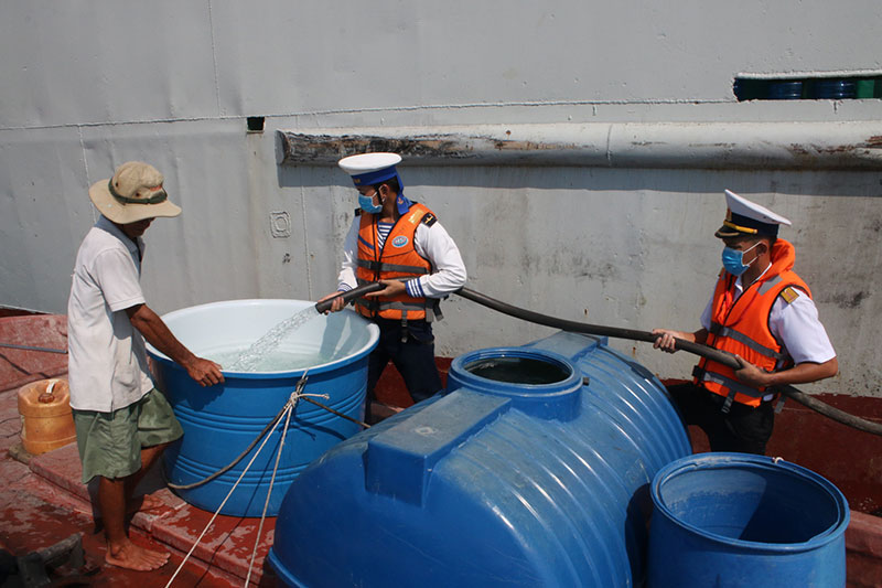 Giải cơn khát cho bà con vùng biển đảo Tây Nam