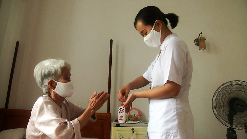 Chăm sóc người có công những ngày đại dịch