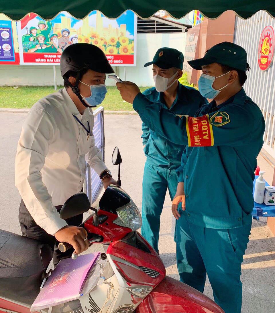 Dân quân không ngại nguy khó 