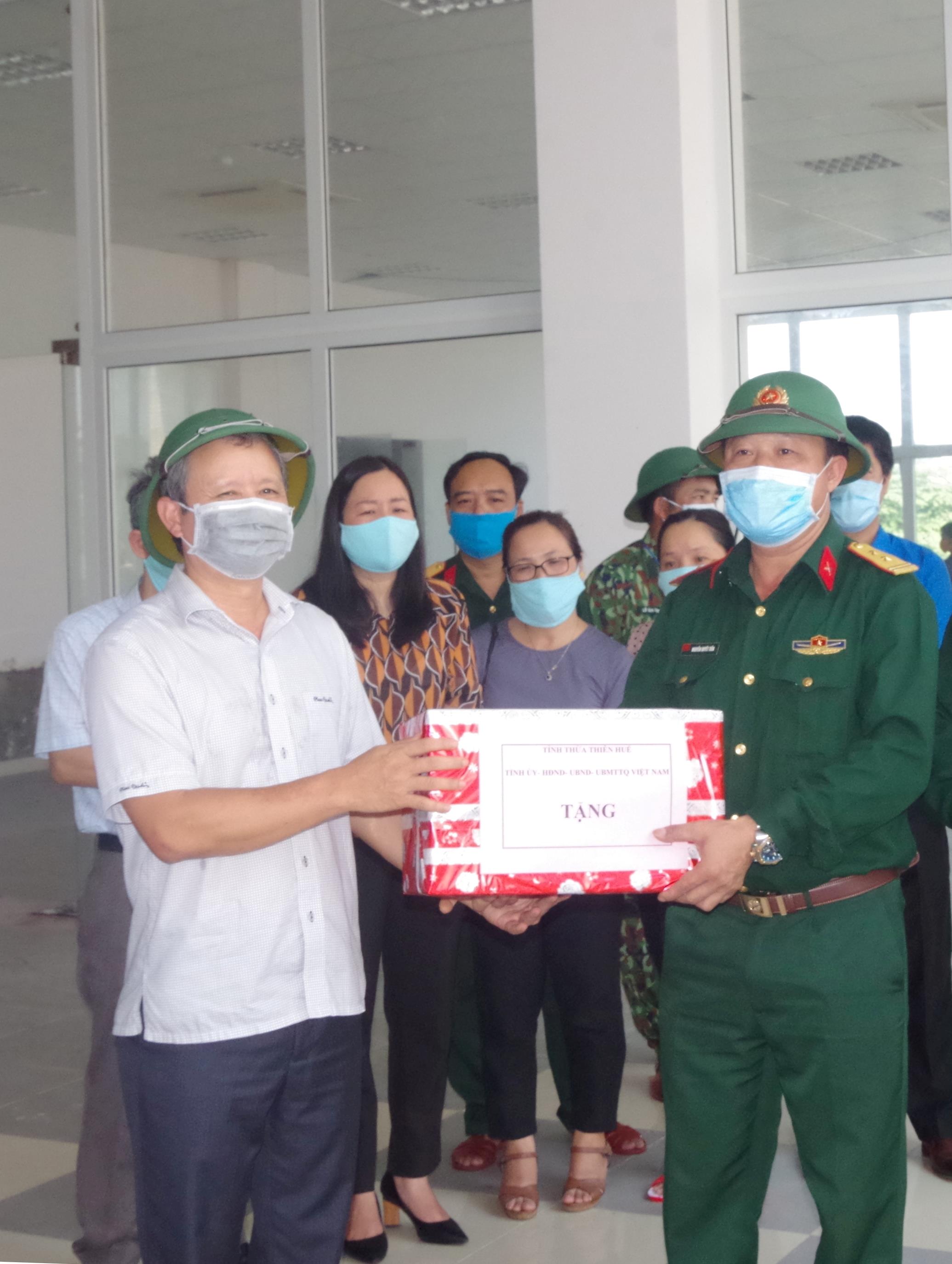 Mẹ phẫu thuật, đồng đội tiếp máu để con yên tâm làm nhiệm vụ