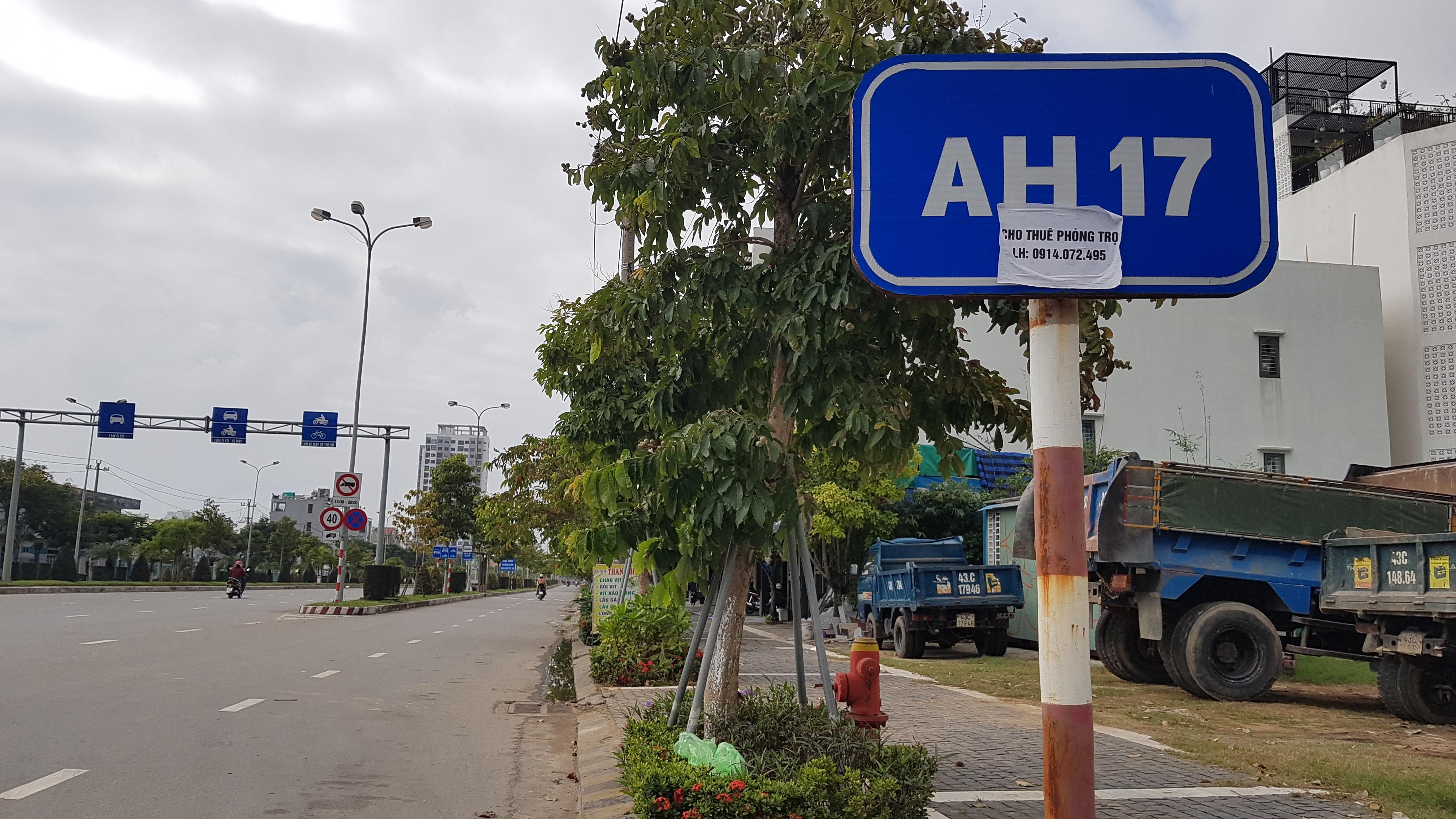 Quảng cáo, rao vặt dán trên biển báo giao thông