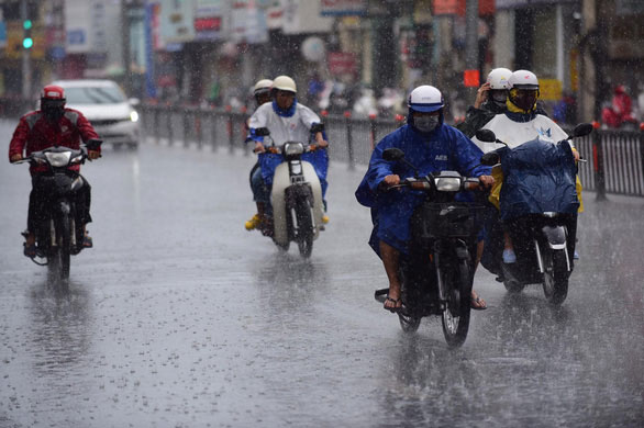 Tây Nguyên và Nam Bộ mưa dông, có khả năng xảy ra lốc, mưa đá