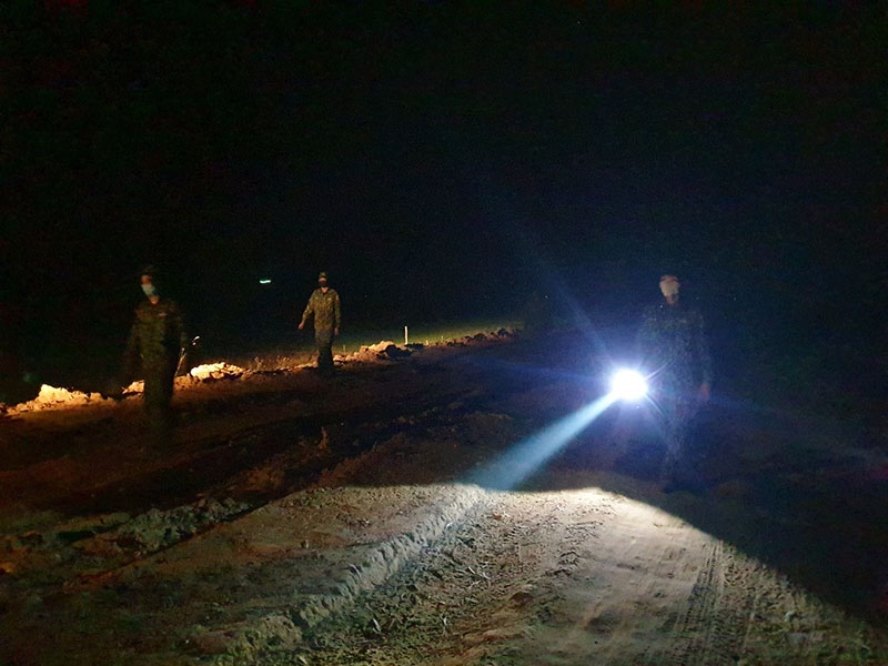 Tổ công tác phòng, chống dịch Covid-19 Đồn BP Vĩnh Gia tuần tra, kiểm soát ban đêm.