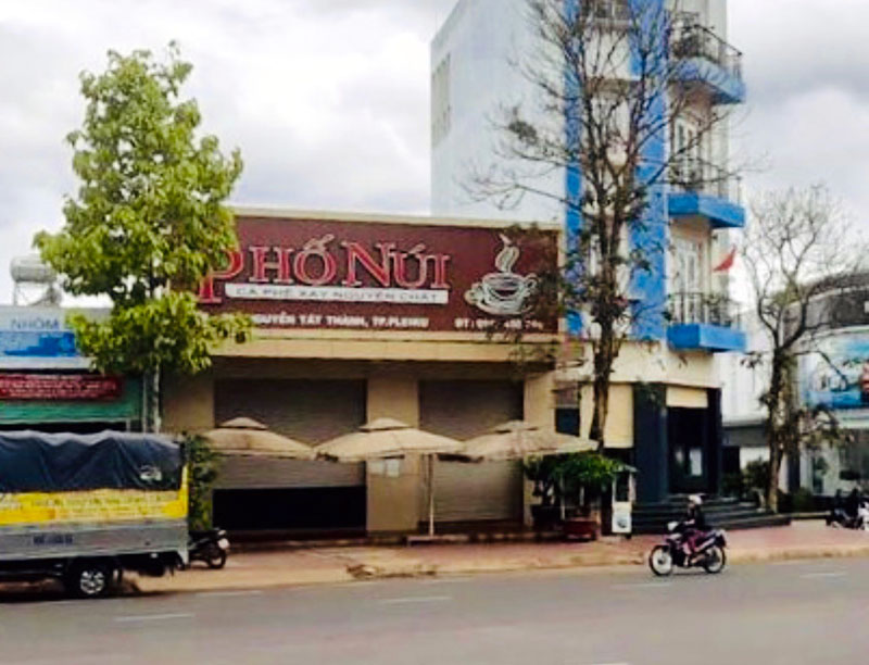  Phạt 10 triệu đồng quán cà phê Phố Núi vì cố tình vi phạm Chỉ thị 16 của Thủ tướng Chính phủ.

