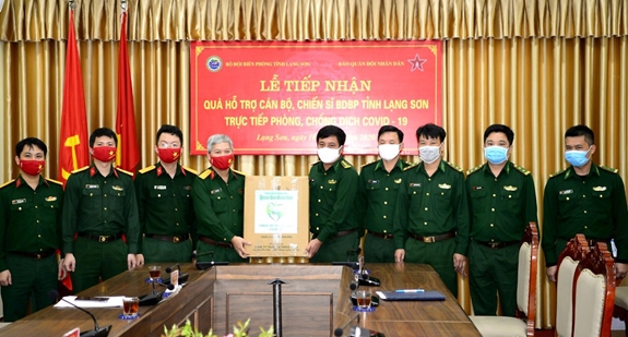 Báo Quân đội nhân dân trao thiết bị, vật tư y tế tặng Bộ CHQS và BĐBP tỉnh Lạng Sơn