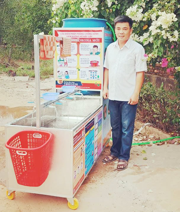 Người thầy với sáng kiến bồn rửa tay di động