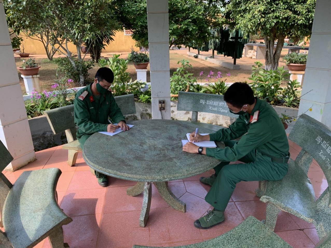 Thư tay - một cách gửi yêu thương của bộ đội