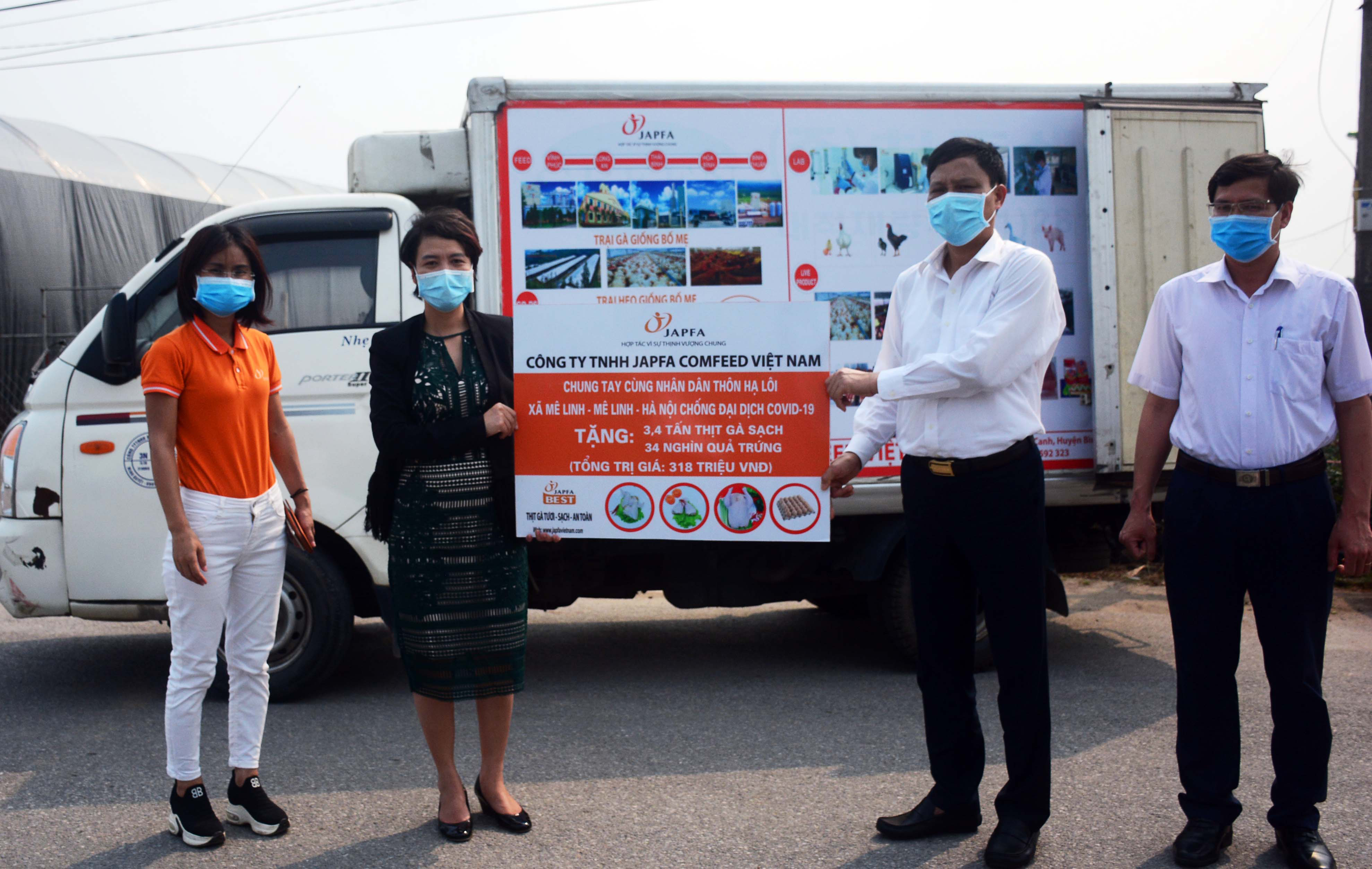 Chung tay cùng chính quyền và nhân dân thôn Hạ Lôi chống dịch